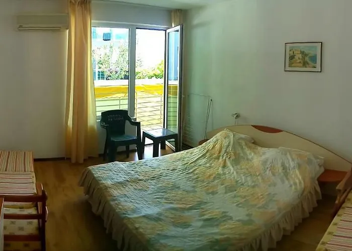 ホテル Harmony Family ネセバル